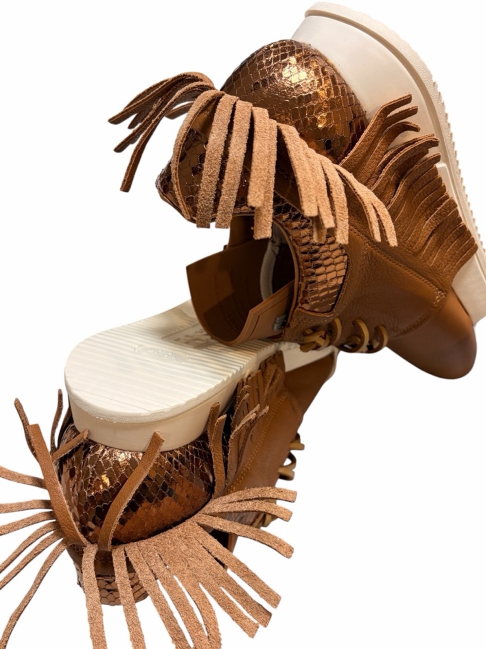 ESSEutESSE new Tan Fringe Leather Sneakers + Box - Picture 4 of 17